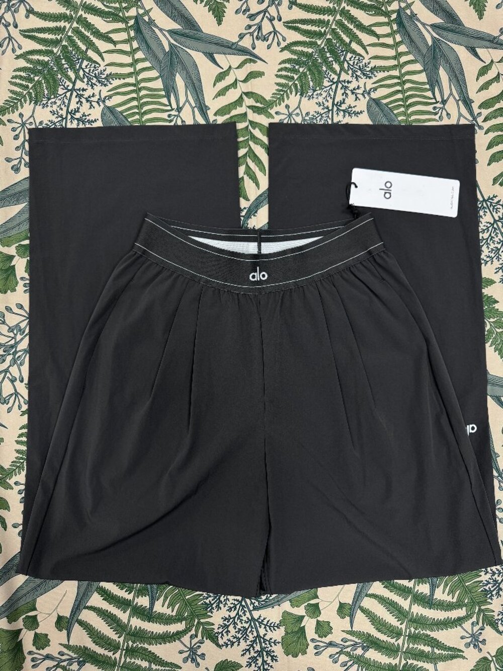 NWT 😜 Alo Yoga Suit Up Trouser Anthracite Grey Relaxed Fit Wide Leg Pants 30" - Picture 2 of 10